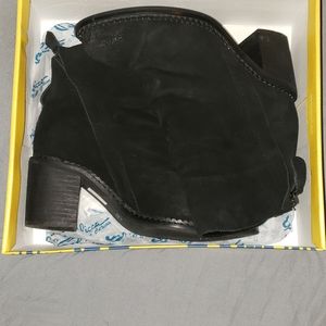 2 For $40 EUC Sbicca bootie